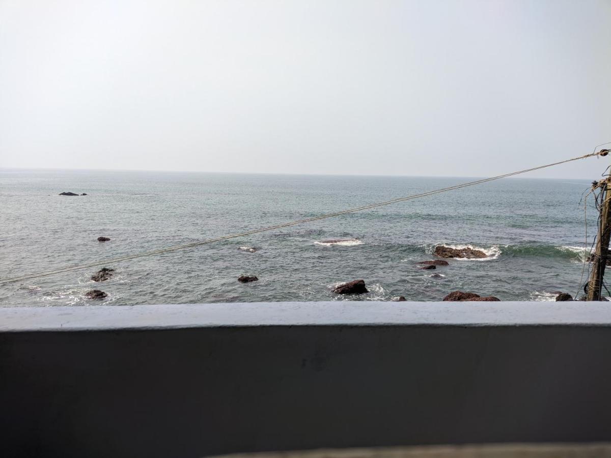 Sunny Cliff Hotel อารัมบล ภายนอก รูปภาพ