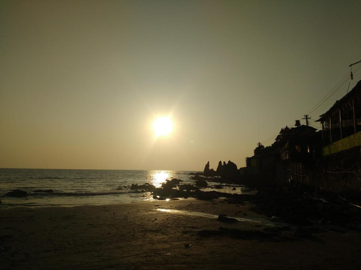 Sunny Cliff Hotel อารัมบล ภายนอก รูปภาพ